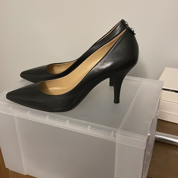 Heels - Picture 3 of 4